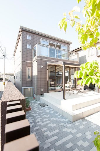 窓と収納の配置にこだわった光に満ちた、のびやかな住まい