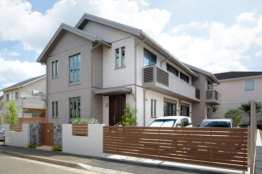 気兼ねなく、のびのび子育て。完全分離型の二世帯住宅